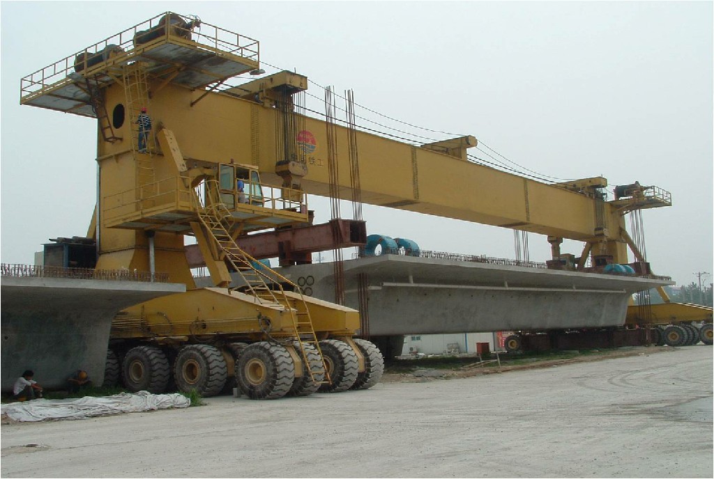 900噸輪胎式運梁車(chē)