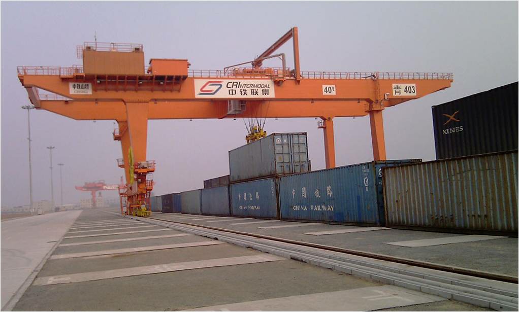 中鐵聯(lián)集青島站集裝箱門(mén)式起重機