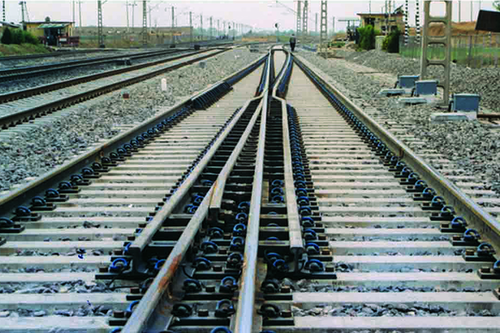 1741418985983.jpg 時(shí)速250公里60kgm鋼軌38號(hào)可動(dòng)心軌高速道岔,道岔全長(zhǎng)136.2米,側(cè)向通過時(shí)速140公里。.jpg